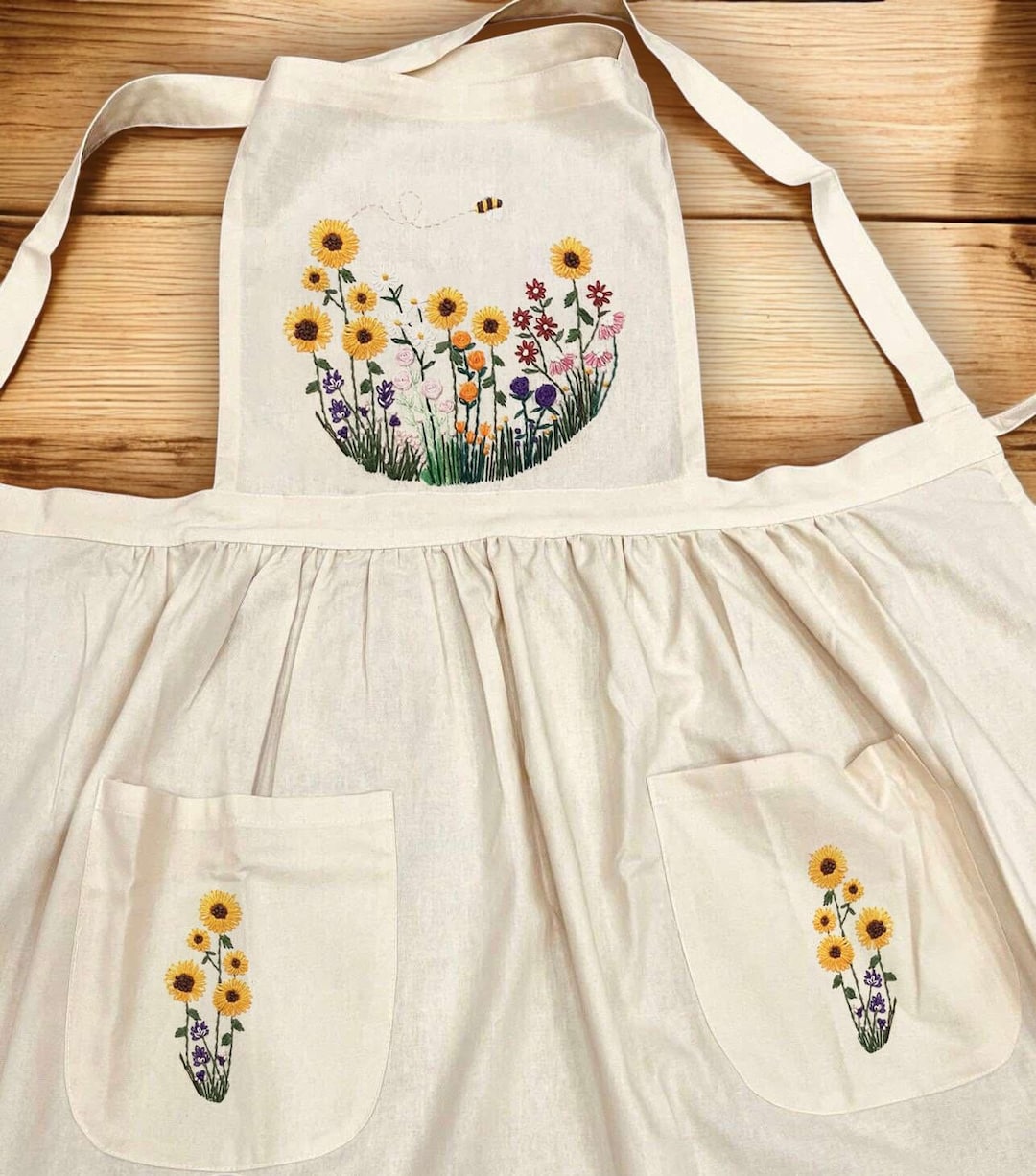 新品Anthropologieカラフル刺繍エプロン il_1080xN.6622686929_of2p.jpg