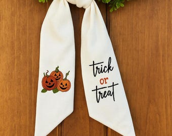 Gepersonaliseerde pompoenen handgeborduurde halloween krans sjerp, handgemaakte linnen krans strik, deurdecor, housewarming cadeau, seizoens krans sjerp