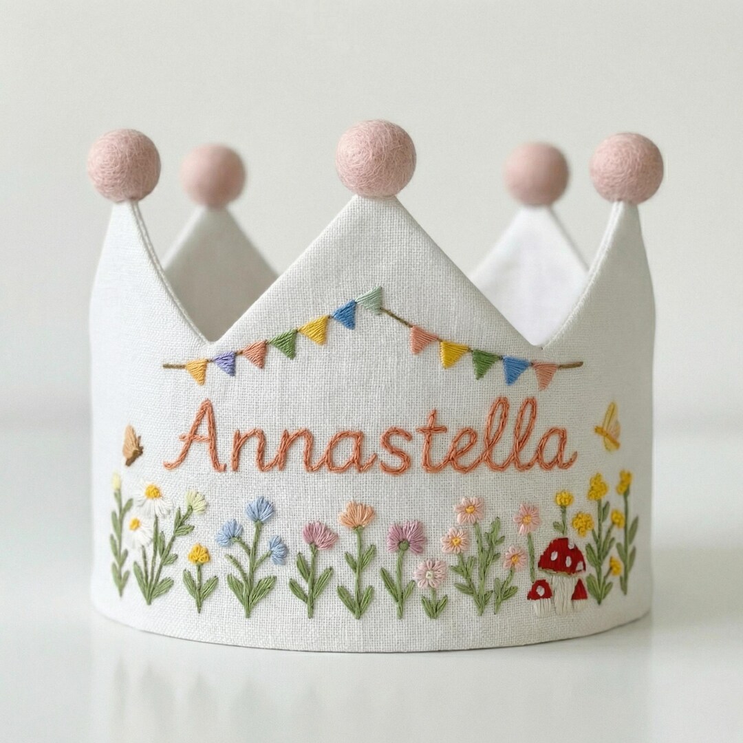 パーソナライズされたキノコと花の庭の手刺繍の誕生日パーティー