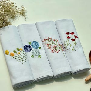 Vintage Wildflower Hand Embroidered Linen Dinnerware Set, Custom Linen Placemats and Napkins Set, Soft Pure Linen Napkins/Placemat Set