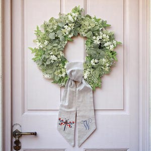 Personalized Dragonfly Flag Hand Embroidered Patriotic Wreath Sash, Linen Wreath Bow, 4th of July/Memorial Day Door Decor, Housewarming Gift