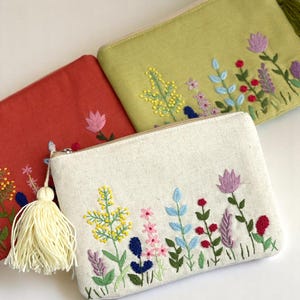 Personalized Hand Embroidered Cosmetic Bag, Flower Pouch, Linen Bag, Handmade Makeup Bag, Bridesmaid Gift, Linen Coin Purse, Embroidery Bag