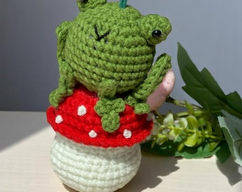 Bonita rana con hongo para colgar en el espejo del coche, adornos de rana de ganchillo, idea de regalo para coche nuevo, regalo para ella, decoración para coche, dije para coche