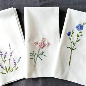 Serviettes florales brodées à la main, serviettes en lin faites main, serviettes de table cadeau de mariage, décoration de table faite main, cadeau de pendaison de crémaillère