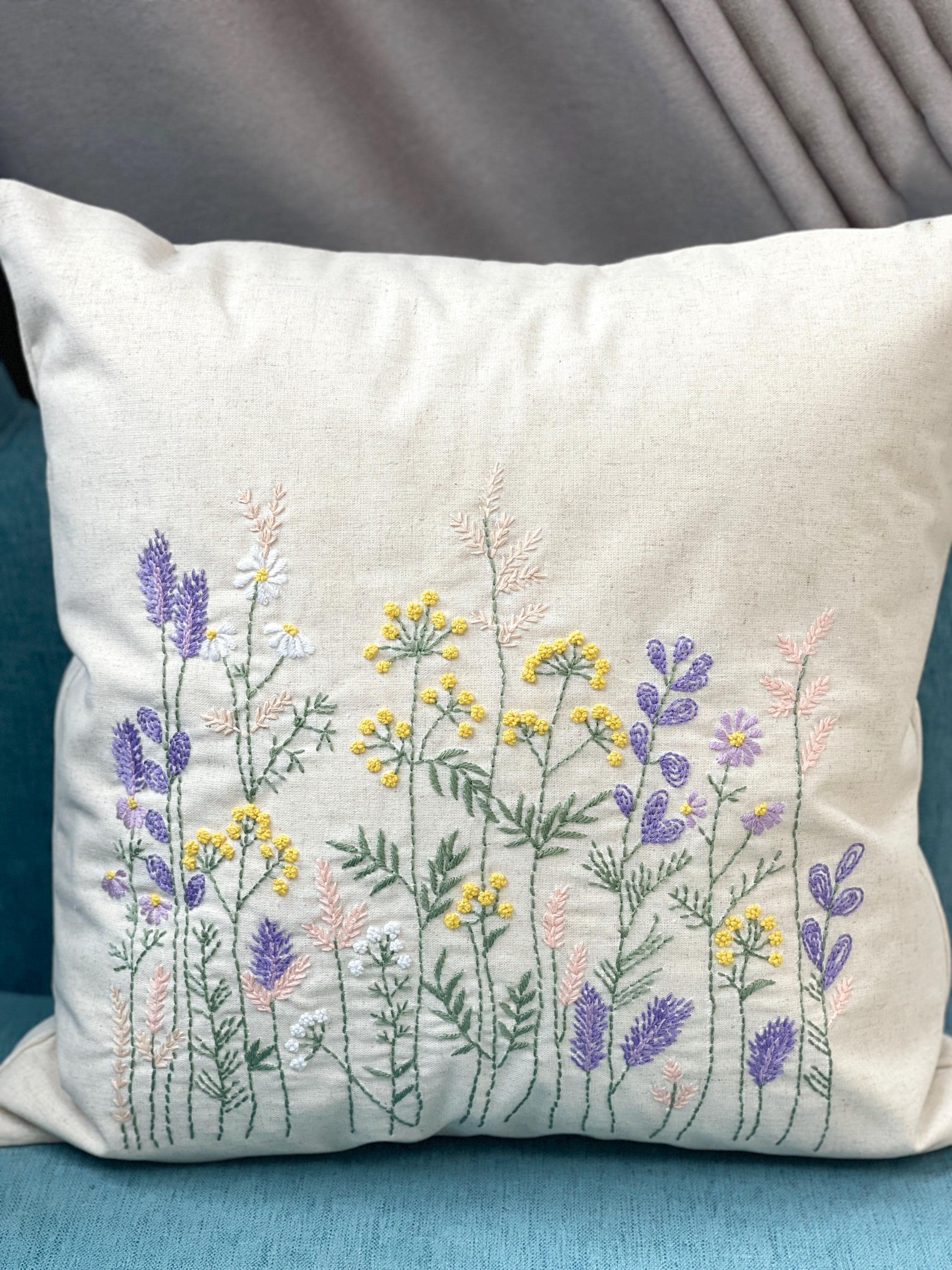 刺繍入りの素朴なリネン枕、手作りの野花クッション、リネン枕カバー