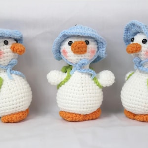Crochet Goose Keychains with Hats, Strawberry Goose Charm, Amigurumi Animal Keychain, Cute Handmade Gift, Unique Design, Handmade Gift Idea