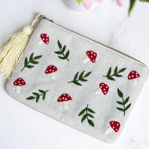 Personalized Hand Embroidered Cosmetic Bag, Flower Pouch, Linen Bag, Handmade Makeup Bag, Bridesmaid Gift, Linen Coin Purse, Embroidery Bag