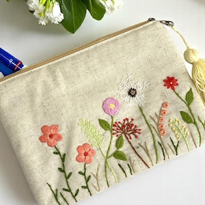 Personalized Hand Embroidered Cosmetic Bag, Flower Pouch, Linen Bag, Handmade Makeup Bag, Bridesmaid Gift, Linen Coin Purse, Embroidery Bag