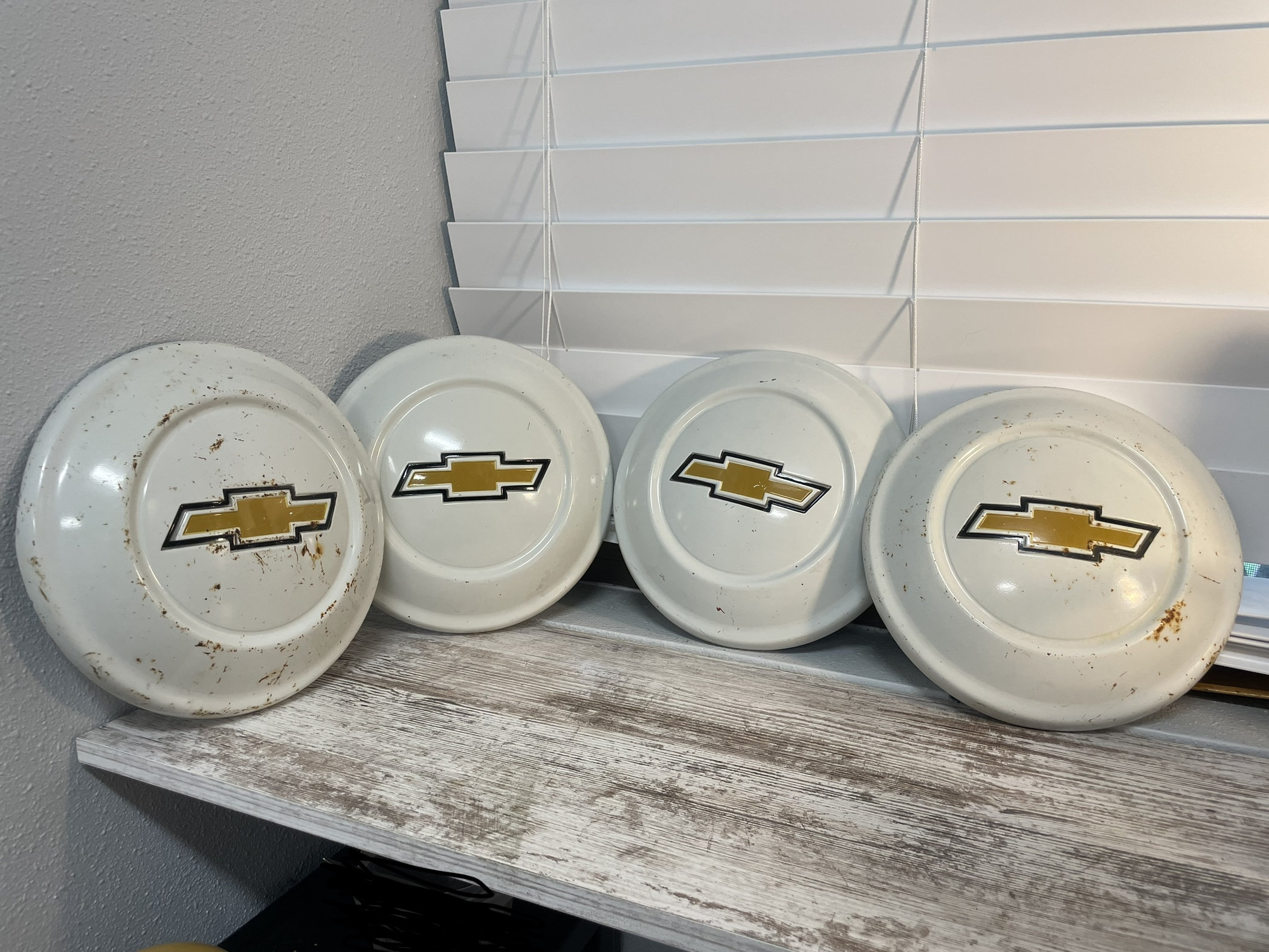 Chevy hubcaps outlet for sale