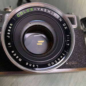 Yashica Electro 35 Yashinon-DX 1,7/45mm + tube pour piles