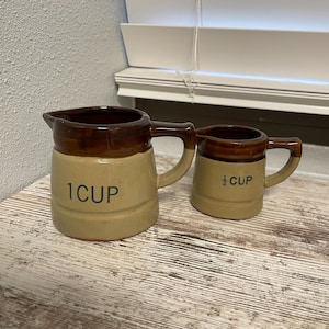 vintage ceramic measuring cups