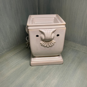 Vintage Scentsy (Windsor) Full Size Warmer