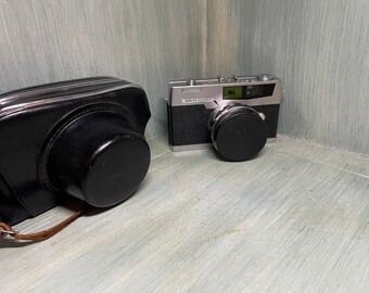 Petri 7s camera with 45mm lens