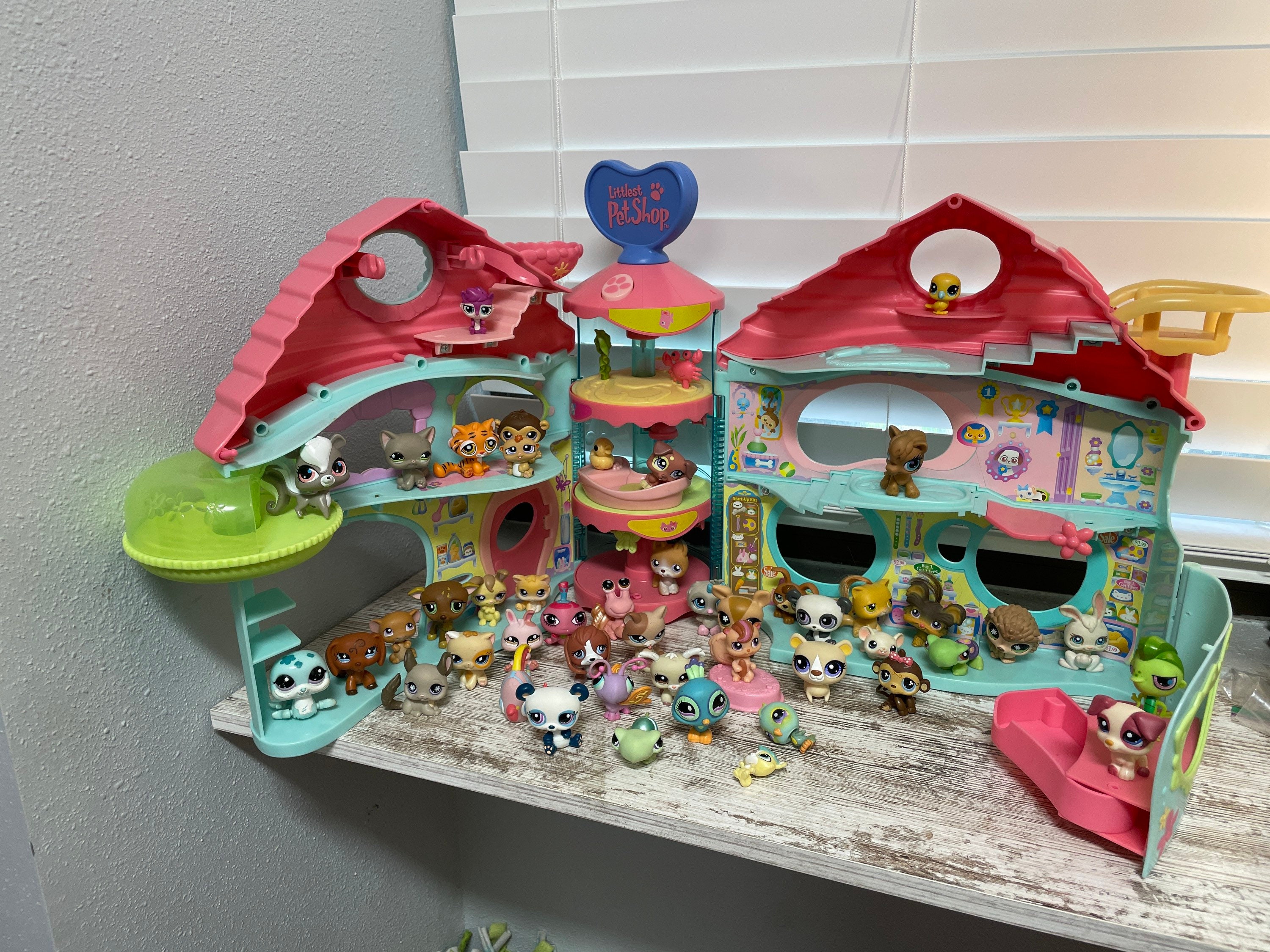 LPS Biggest Littlest Pet Shop play house for Sale in Las Vegas, NV - OfferUp