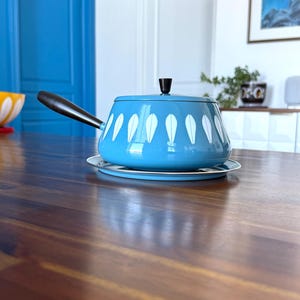 CATHRINEHOLM Powder Blue “Lotus” Enamel Fondue Ensemble