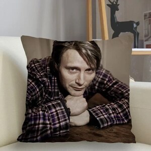 Mads Mikkelsen taie d'oreiller maison chambre décorative Mads Mikkelsen taie d'oreiller housse de coussin personnalisée cadeau d'anniversaire personnalisé cadeau de noël