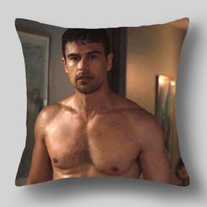 Funda de almohada Theo James, regalo de Navidad, funda de cojín personalizada, regalo de cumpleaños, decoraciones navideñas personalizadas, regalo de Navidad para ella, decoraciones navideñas