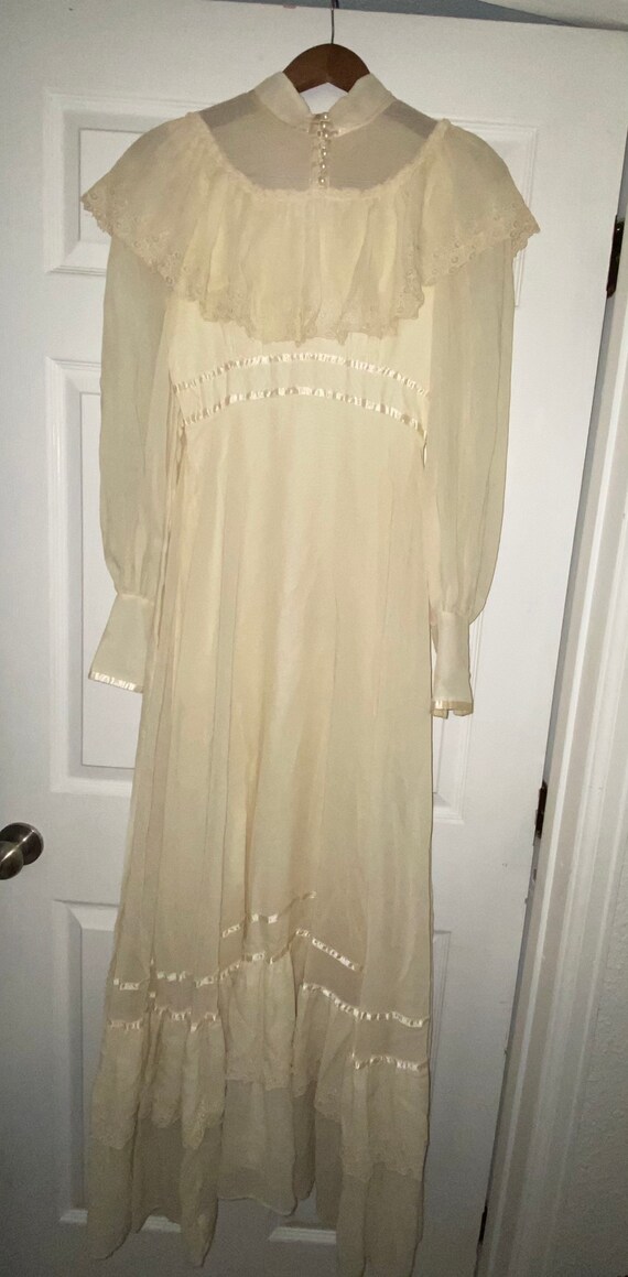 Vintage Rare Cream Victorian Gunne Sax