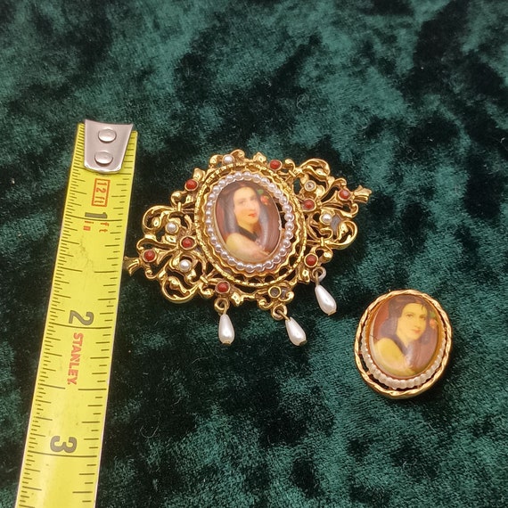 VTG Estate Signed ART Cameo Brooch Pendant Dangli… - image 6