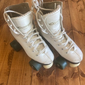 Dominion Canada youth rolling skates