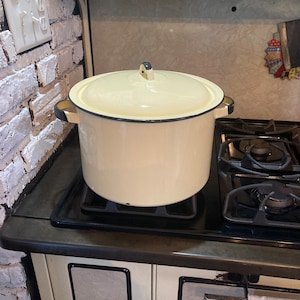 Large vintage yellow with black trim enamel/granite stockpot with lid