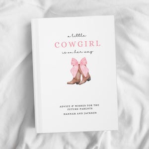 Puede incluir: Un libro blanco con un lazo rosa y botas de vaquero marrones. El texto en la portada dice "a little COWGIRL is on her way". Debajo de las botas, el texto dice "ADVICE & WISHES FOR THE FUTURE PARENTS HANNAH AND JACKSON".