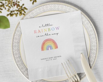 Regenboog babyshowerservet Gepersonaliseerde feestdecoraties Cocktailservetten voor A Little Rainbow Is On The Way Shower Party Decor