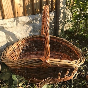 English Willow Oval Forage Basket