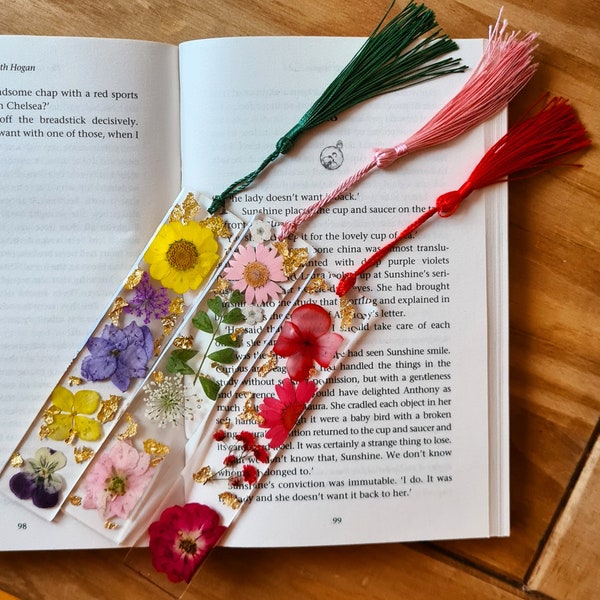 Real Pressed Flower Bookmark - Resin Bookmark - Stocking Filler - Small Gift - Bridesmaid gift