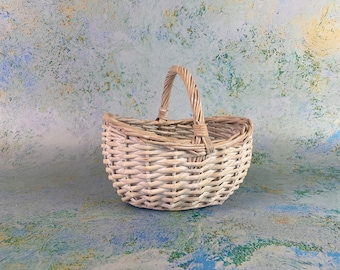 Small Wicker Egg Collecting Basket - White