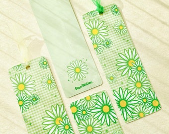 Cute Daisy Bookmark - Aesthetic Flower Bookmark - Glossy Laminated Bookmark - Book Lover Gift