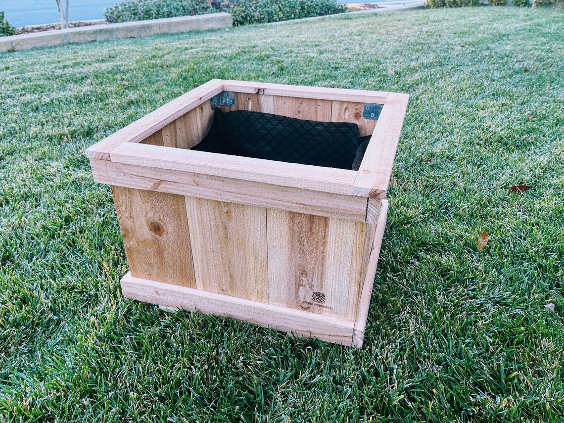 100% Natural Cedar Planter Box With Liner - Etsy