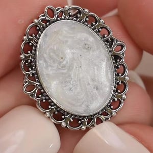 Bröllopsnål, brosch för kremeringsminne, kremeringsminne, minnessak för kremeringsändamål, brosch för minnesbukett