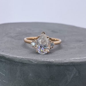 Cremation Ashes Moissanite Jewelry - Cremation Ashes Gemstone Ring  -Ashes Jewelry -Pet Ashes - Ashes Jewelry -Pet Cremation Ashes Ring