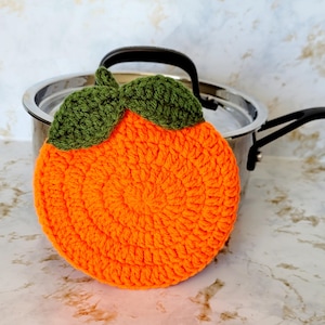 Crocheted orange potholders, kitchen decoration, gift for a baker or chef, Mother&#39;s Day gift, potholders with a loop, tropical kitchen decor