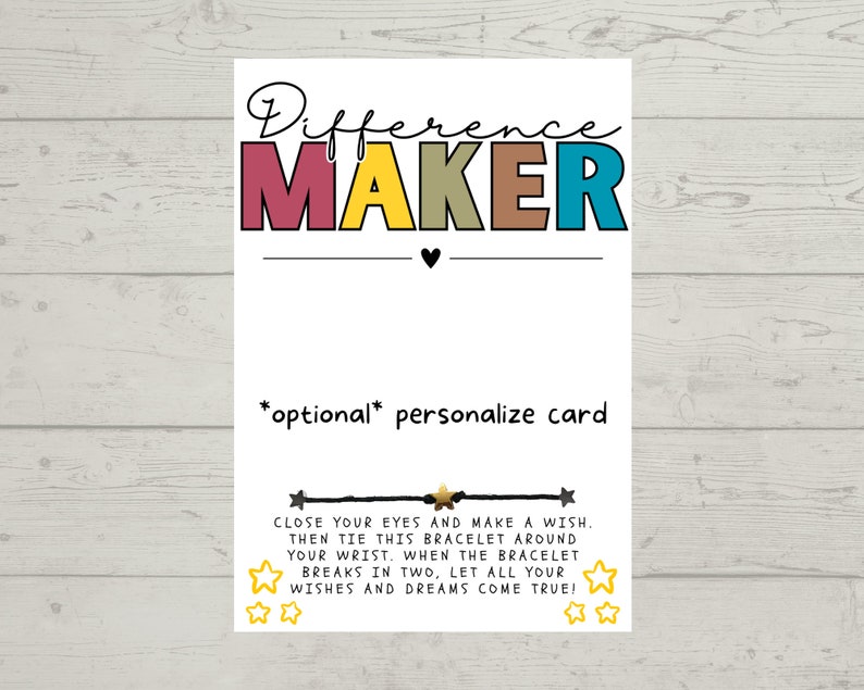 Puede incluir: Una tarjeta blanca con el texto "Difference Maker" en letras de colores. La tarjeta tambi&eacute;n incluye el texto "*opcional* personalizar la tarjeta" e instrucciones para hacer un deseo con una pulsera.