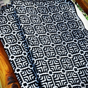 Geometric Ambigram Mosaic Overlay Crochet Pattern