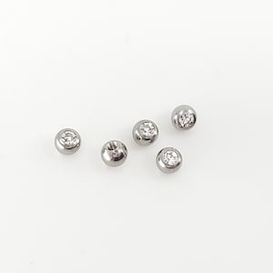 Reemplazo de bola de tornillo 16G #Bola de acero quirúrgico con pavimentación de CZ #Tamaño de la bola: 3 mm #Vendido por PIEZA #Bola en sí