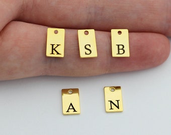 24K glanzende vergulde rechthoek initiële charme, letterstaafbedel, gepersonaliseerde hanger toevoegen, kleine tag-bedel, lasergegraveerde sieraden