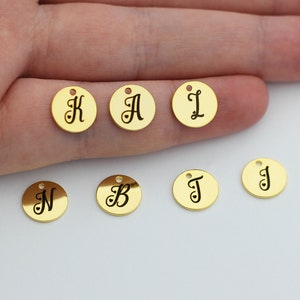 Dije de disco de letra inicial chapado en oro brillante de 10 mm y 24 quilates, Dijes personalizados, Colgante de letra de corazón, Dije de etiqueta redonda, Suministros de joyería con inicial