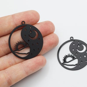 Black Yin Yang Celestial Charm, Round Sun Moon Stars Charm Pendant, Black Plated Stainless Steel Earring Charms, Jewelry Supplies P-1250