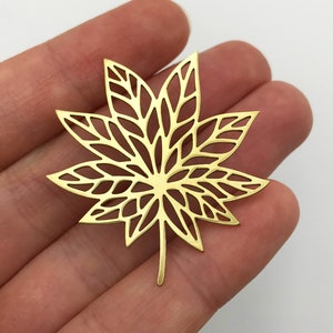 2 stücke Roh Messing Ahornblatt Charme Anhänger, Herbst Blatt Stecker Charme, Ahornblatt Halskette Charme, Laser geschnitten Schmuck Lieferungen RW-1009