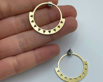 2 st. örhängen i rå mässing, cirkelformade örhängen i mässing, geometriska örhängen, örhängesstift, mässingskopplingar, smyckestillbehör RW-1457