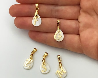 Ciondolo per collana con lettera iniziale placcato in oro lucido 24k con madreperla, pendente per collana con nome personalizzato, gioielli personalizzati personalizzati