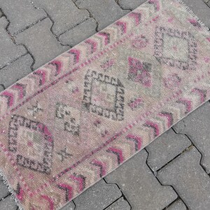 Oushak Door Mat – 17.7in x 34.6in (1.5ft x 2.9ft) – 45cm x 88cm – Muted Pink Entry Rug