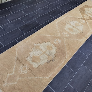 FADED OUSHAK RUNNER 3.08&#39;x13.45&#39; feet // vintage oushak rug, muted wool runner, turkish runner rug, narrow turkish rug, peachy runner rug
