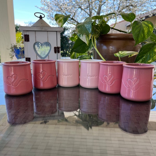 Pots de yaourt rose La Fermière, pots en terre cuite émaillés. Ensemble de six motifs coeur et rose uni. Idée cadeau.