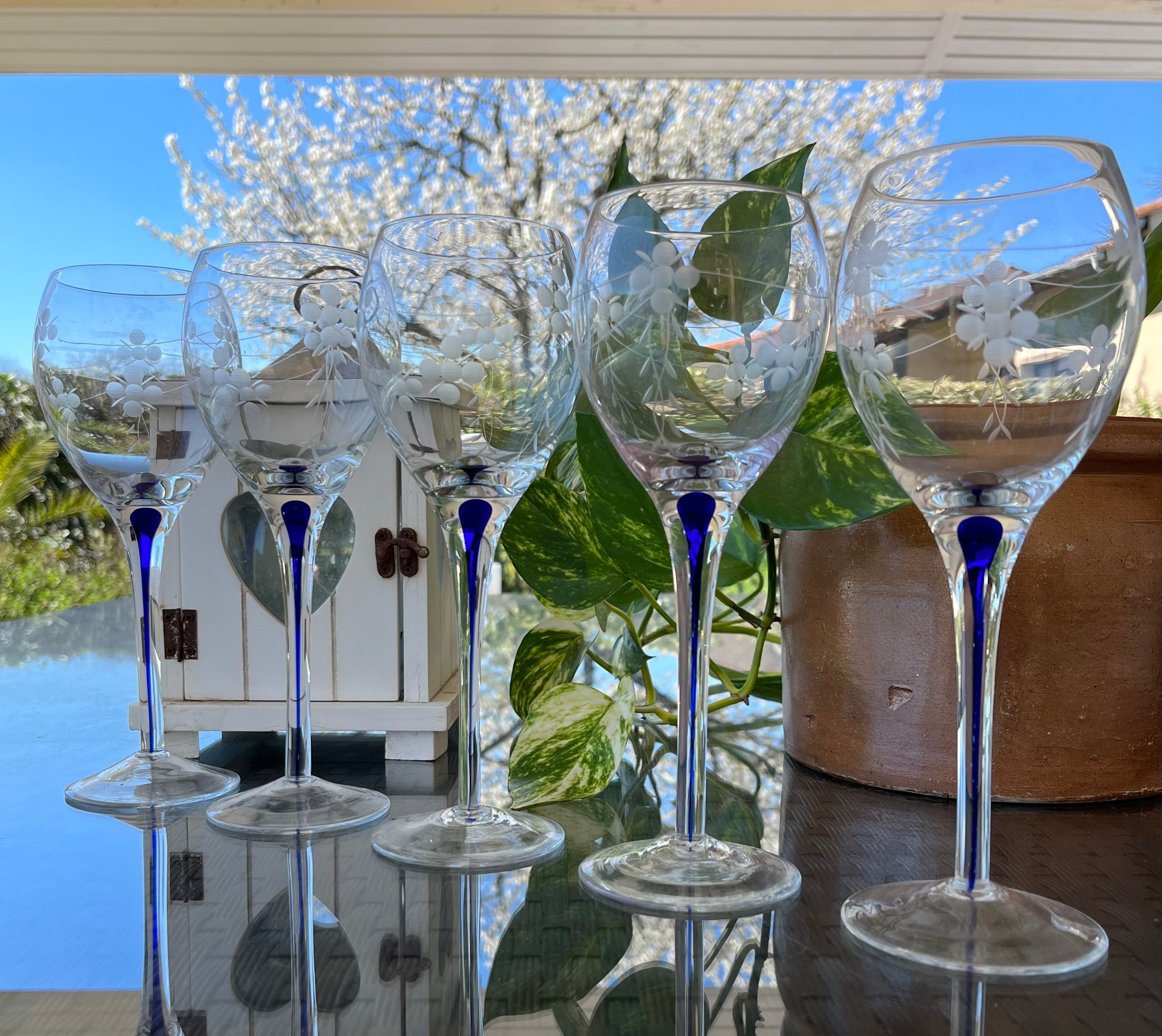 SUPERBE PETIT PICHET à Vin 25cl verre soufflé gravé de feuilles et