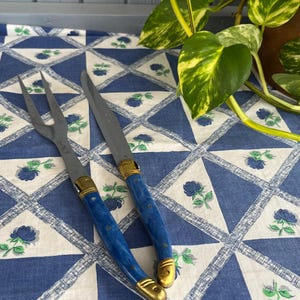 Conjunto de talha Laguiole: faca e garfo franceses com cabos de resina azul