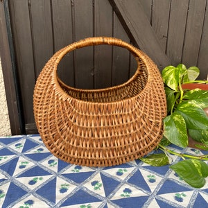 Vintage French Wicker Gondola Basket. Handmade, Handwoven Shopping Basket, Small Basket. French Home Decor. Decorative Basket.